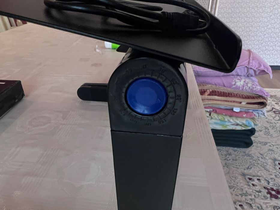 Продам поставку для ноутбука