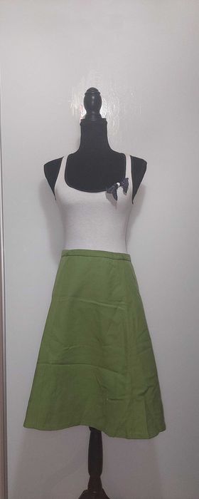 Fustă verde in clos