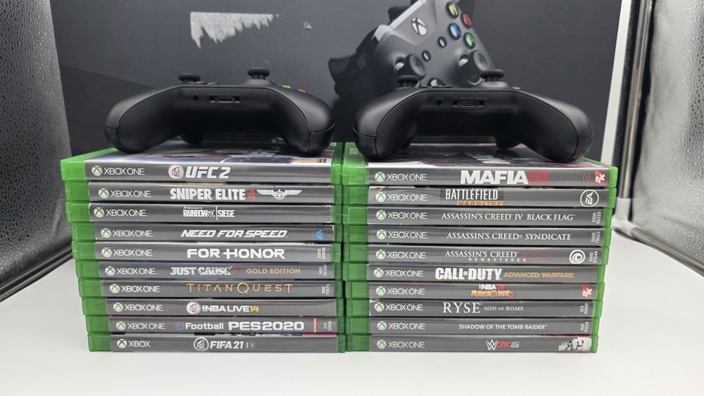Pachet consola Xbox one X + 2 controllere + 21 jocuri