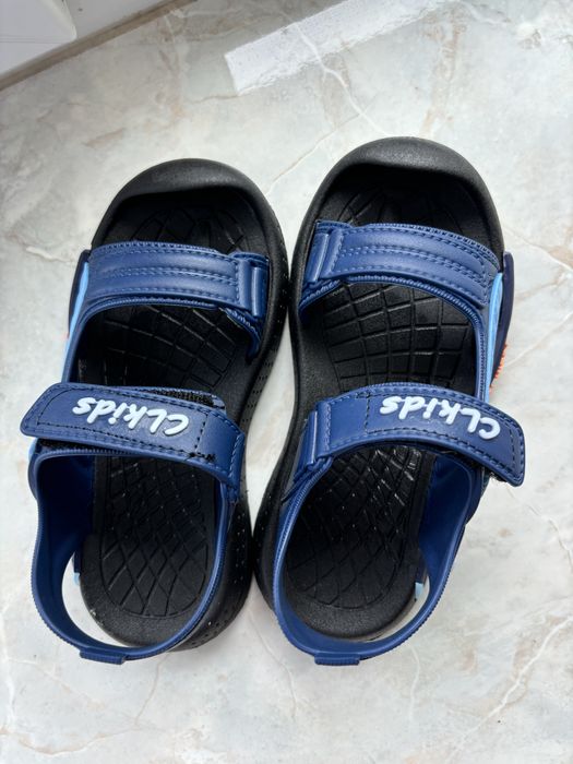 Продам детские сандалии новые