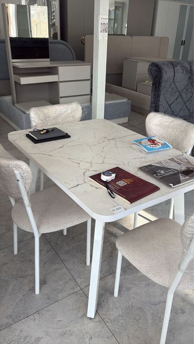 Стол со стулями