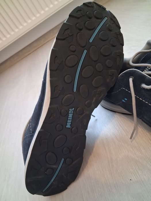 Vând Pantofi Piele intoarsa Meindl mărimea 44 bărbați