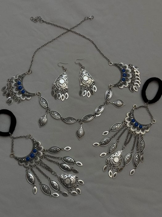 Әшекей бұйым: Шашбау, шекелік, сырға