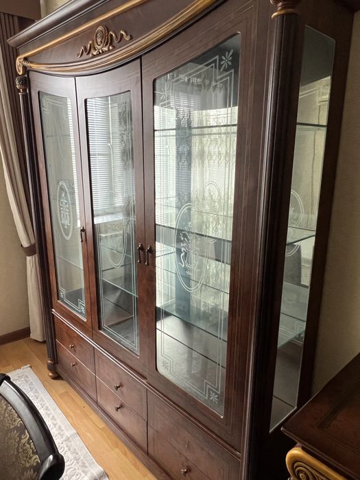 Продается сервант