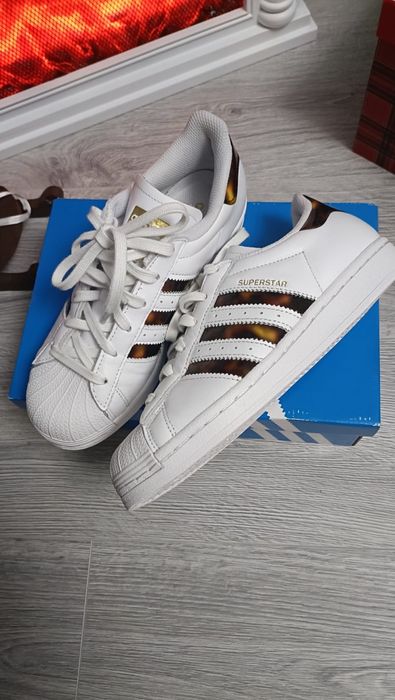 Adidasi Superstar