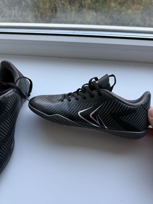 Бутсы на мальчика размер 35