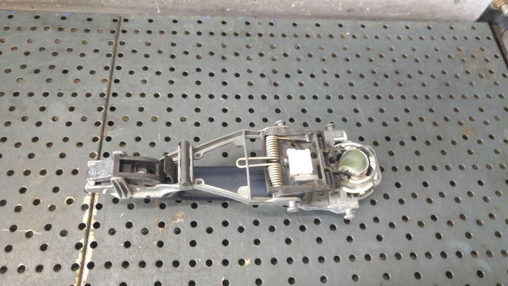 Maner exterior dreapta fata vw golf 5 1k1