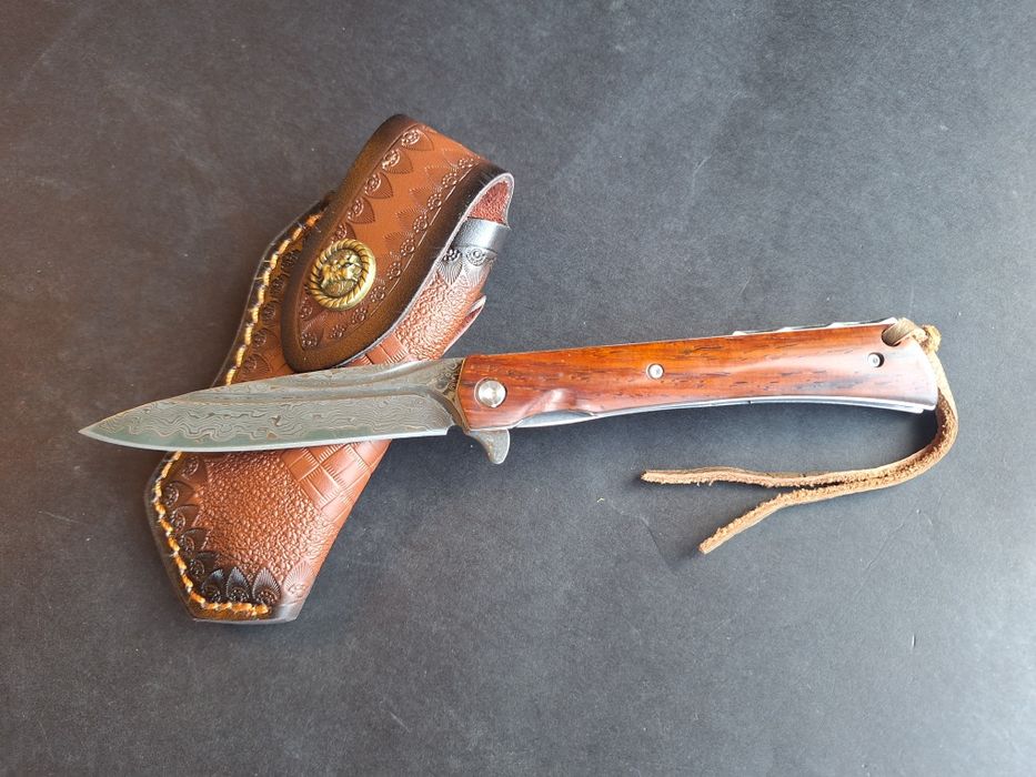 Сгъваем нож-стомана G10 с кожена кания.