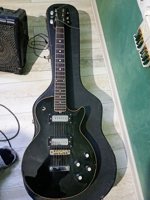 Chitara electrica, model Les Paul