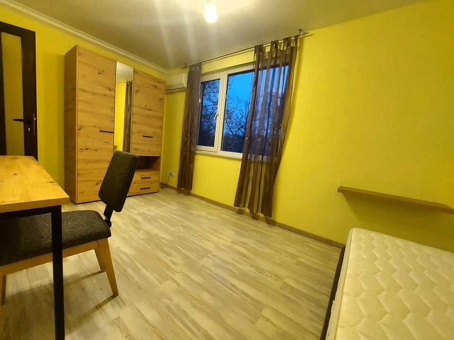 Дава се под наем Тристаен апартамент в Бургас, Център - 65 кв.м за 306 € - Снимка #3