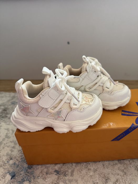 Детские кроссовки для девочки