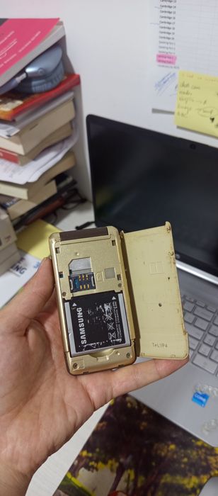 Samsung buklanadigan (Flip) telefon