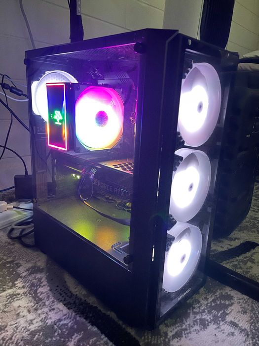 Kompyuter sotiladi full komplekt