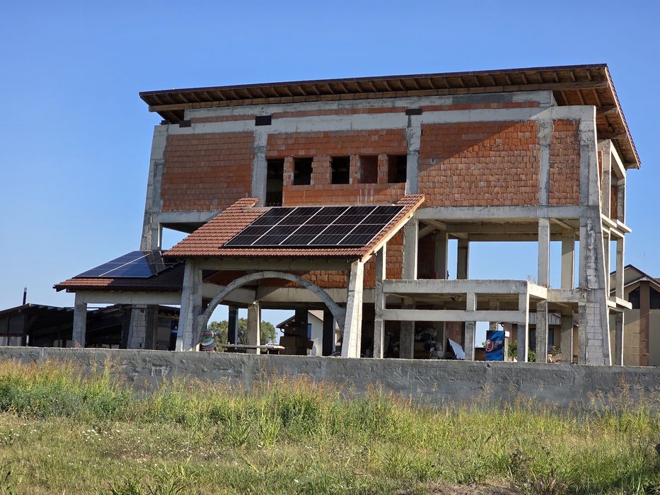 De Vanzare..Casă în construcție - 700 mp construiți + 800 mp teren | Zona Elvila, lângă Iac