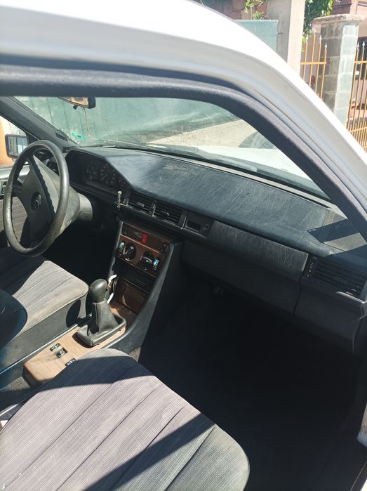 Мерцедес 124 ,200 е