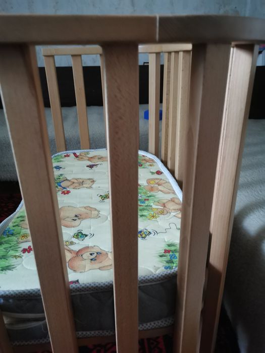 Поръчково мобилно легло "Мама и аз" с матрак, заоблени ръбове и подаръ