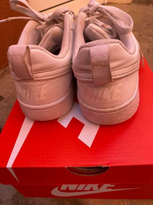 Маратонки Nike бели