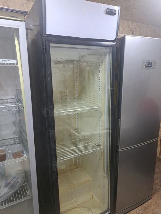 Продам холодильник витринный
