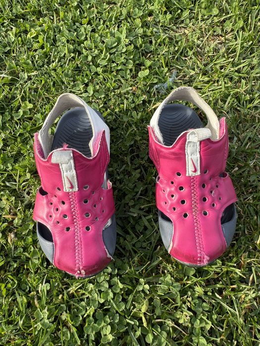 Sandale roz Nike marimea 23,5