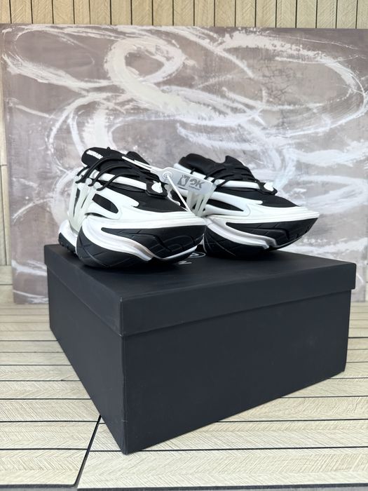 Balmain Unicorn Black White