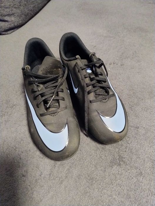 Ghete fotbal Nike Mercurial