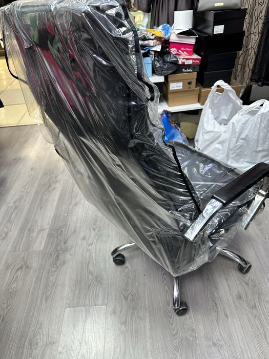 Кресло кожаное (новое)