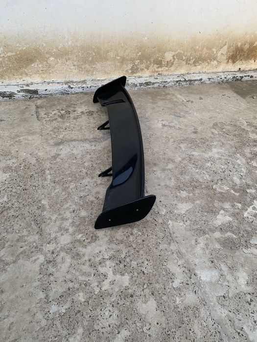 Продаю спойлер новый