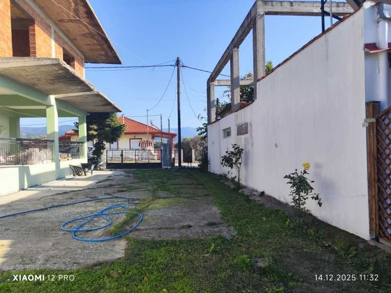 Недовършен апартамент с голям двор в Неа Кердилия, Амфиполи