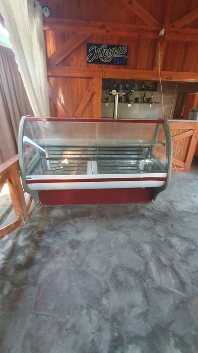 Продам витринный холодильник