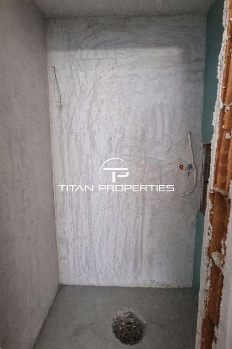Тристаен апартамент за продажба в Център