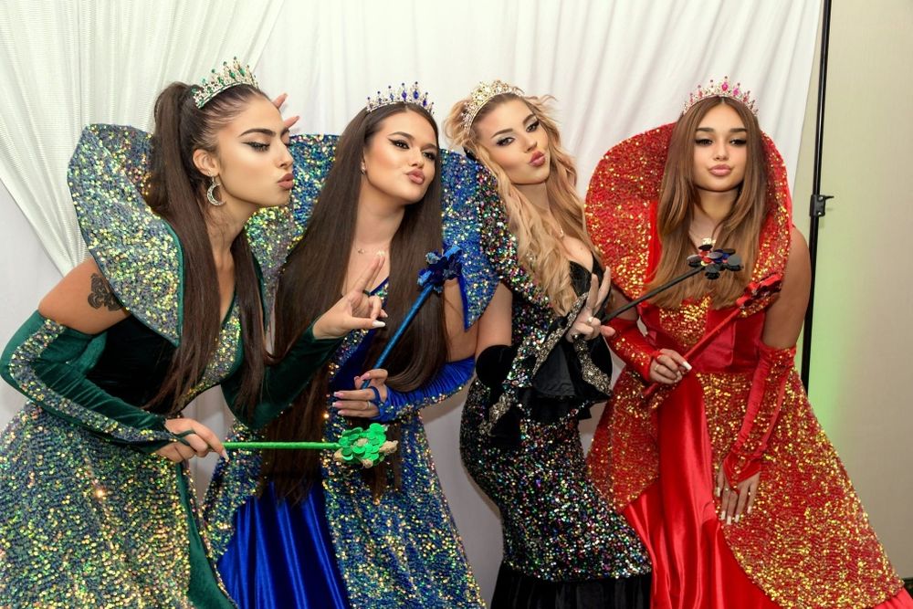 4 Ursitoare + 1 Animator + Cadou Bebe - DOAR 750 Lei