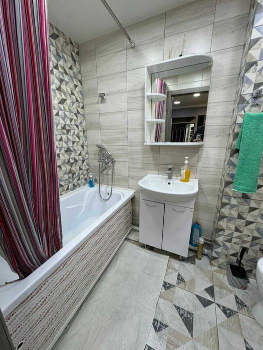 Люкс 3х.ком., Стрелка