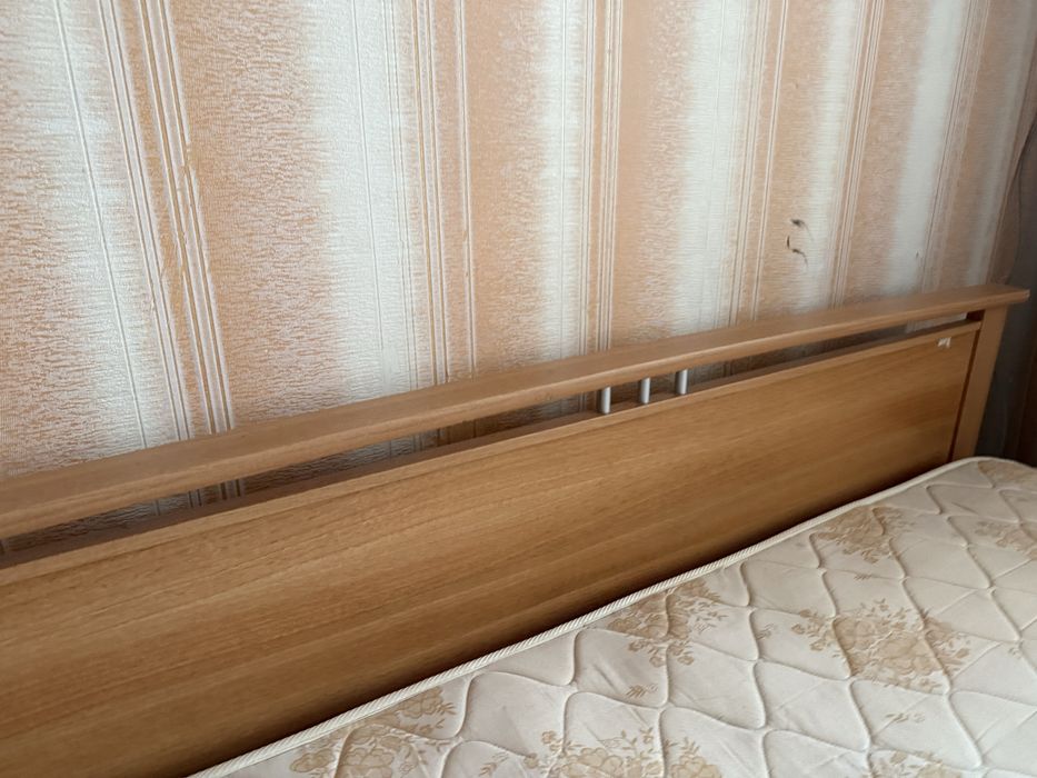 Кровать с матрасом