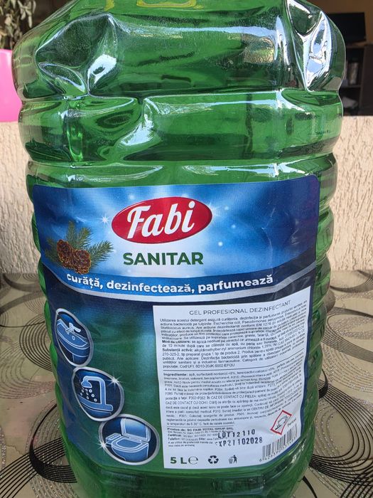 Vand soluții de curățat!