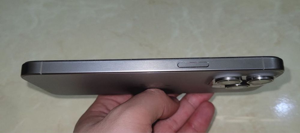 Iphone 15 pro max titanium