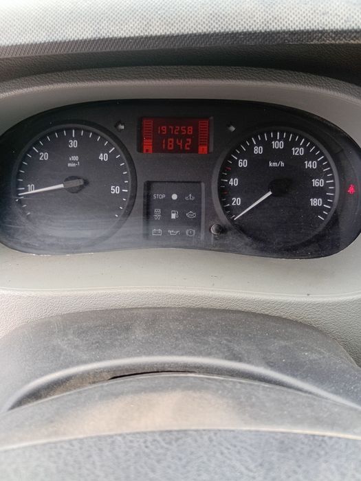 Vând autotilitara opel movano
