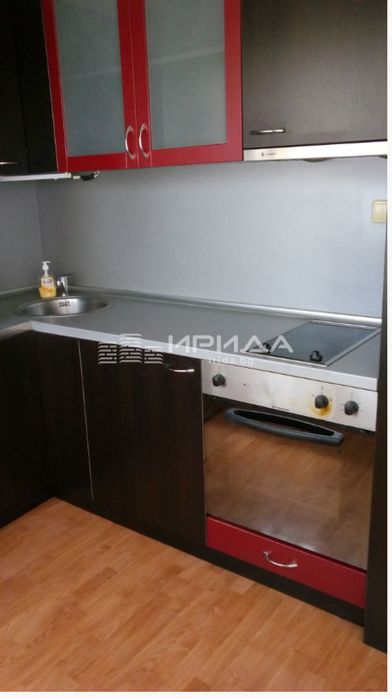 Продава двустаен апартамент в квартал Банишора