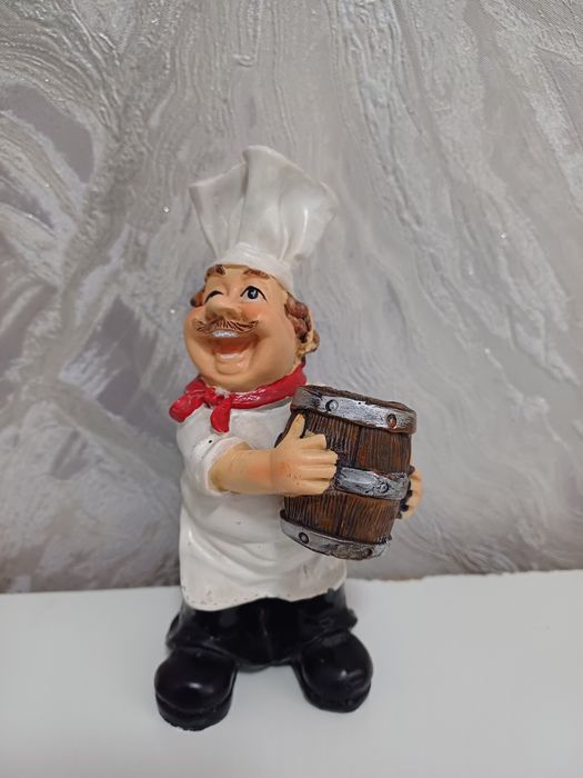 Статуэтка      Повар