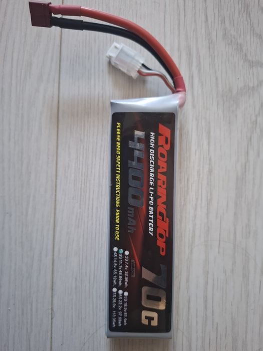 Vând acumulator Lipo 11,1V
