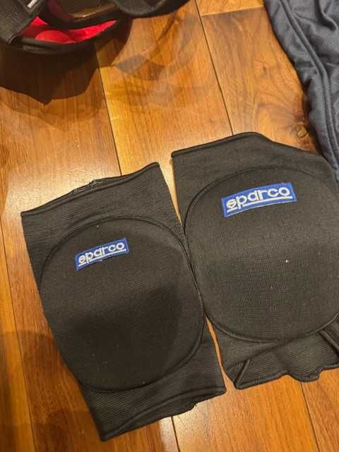 Vând kit echipament karting - ca nou