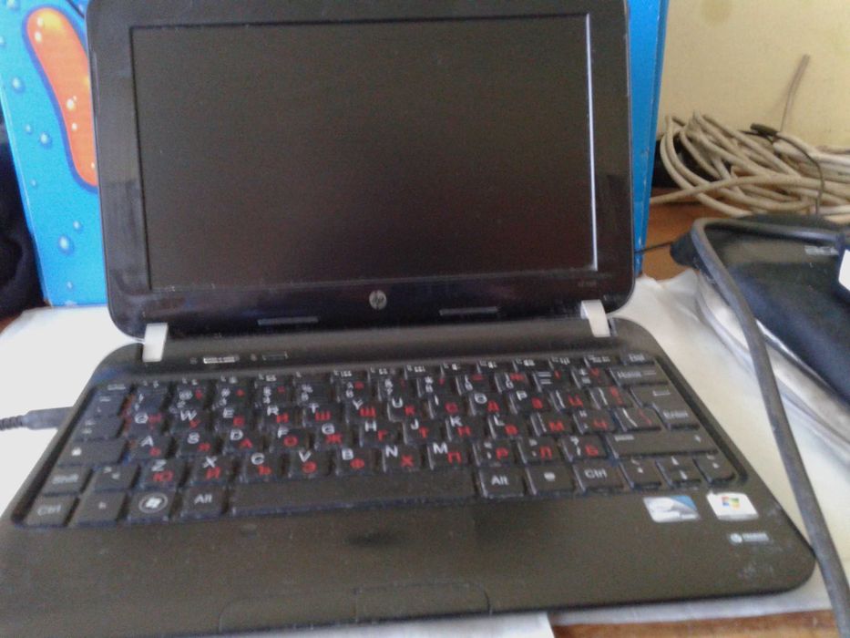 Малък лаптоп HP Mini модел 200-4210st за части