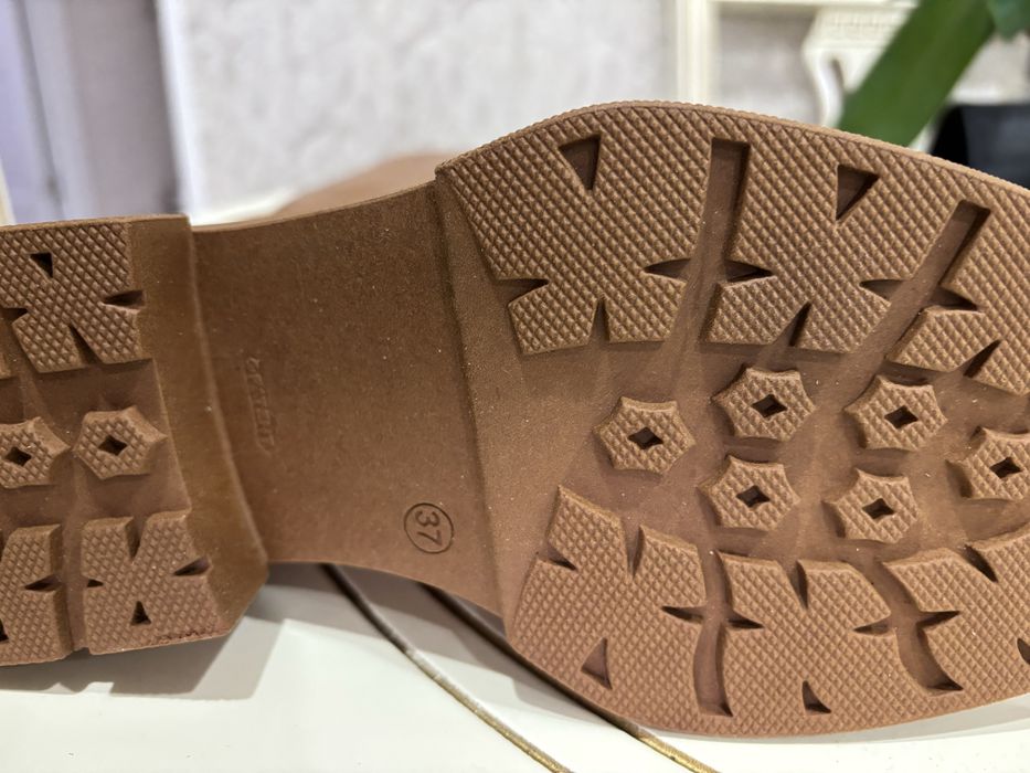 Продам новые рыжие кожаные сапоги