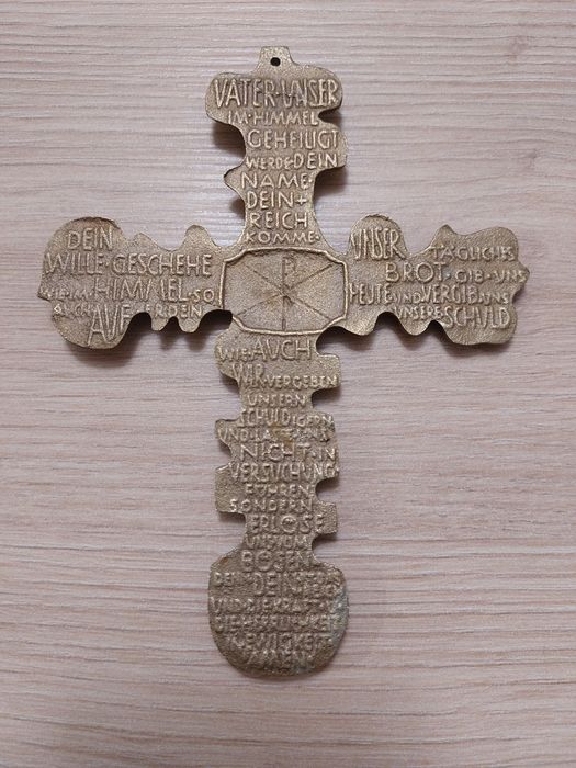 Стари религиозни кръстове