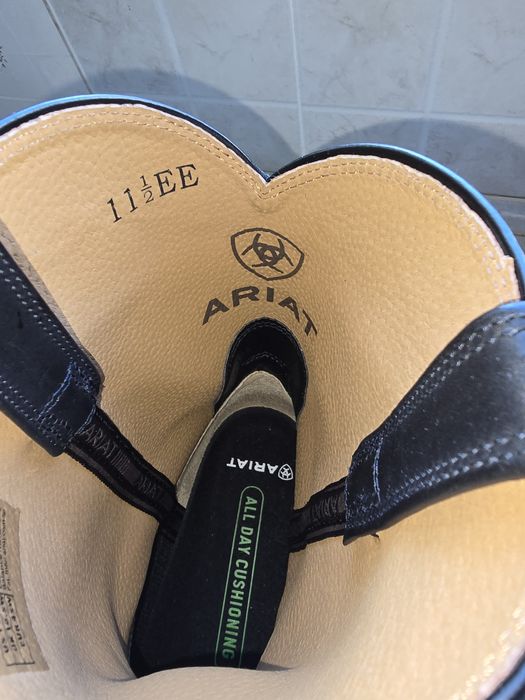 Продавам черни каубойски ботуши Ariat номер 45.5 (11.5 US)