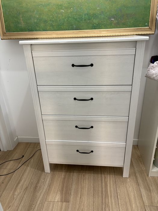 Комод Ikea 4 полки, белого цвета