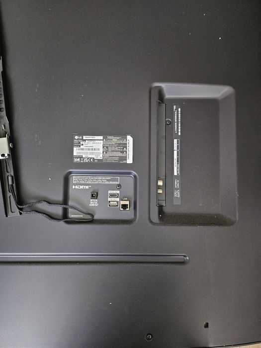 Телевизор LG 70инча.