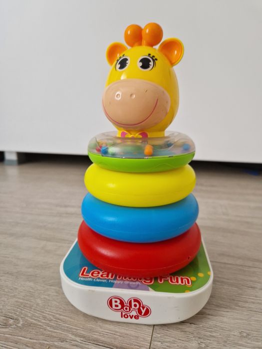 Piramida cu inele, Baby Love Girafa