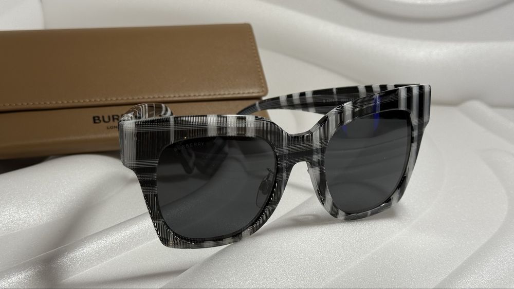 Очила Burberry чисто нови
