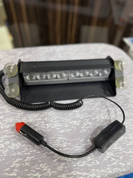 Светодиодная LED-мигалка под лобовое стекло 12V Стробоскоп