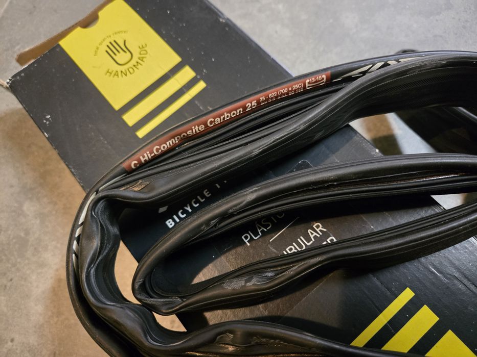 Anvelopă tubulară Tufo C Hi-Composite Carbon, lățime 25 mm
Tufo C Hi-Composite Carbon 25 Tubular Tire for Clincher Rims - 25-622